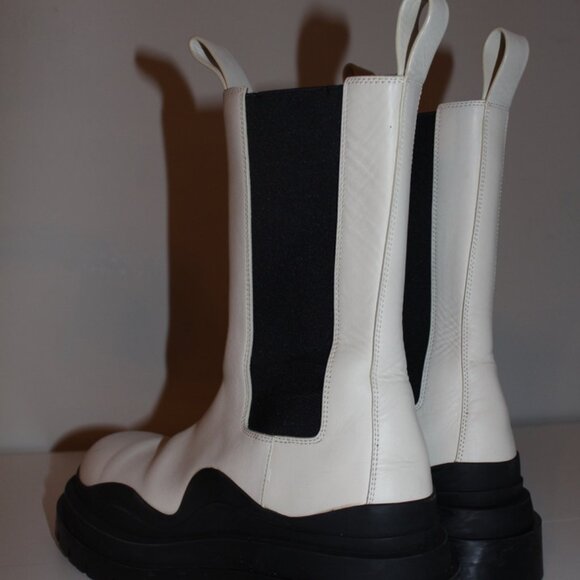Bottega Veneta Tire Lug Chelsea Military Calf Boots Sea Salt Black 38.5 US 8.5 - Picture 2 of 13